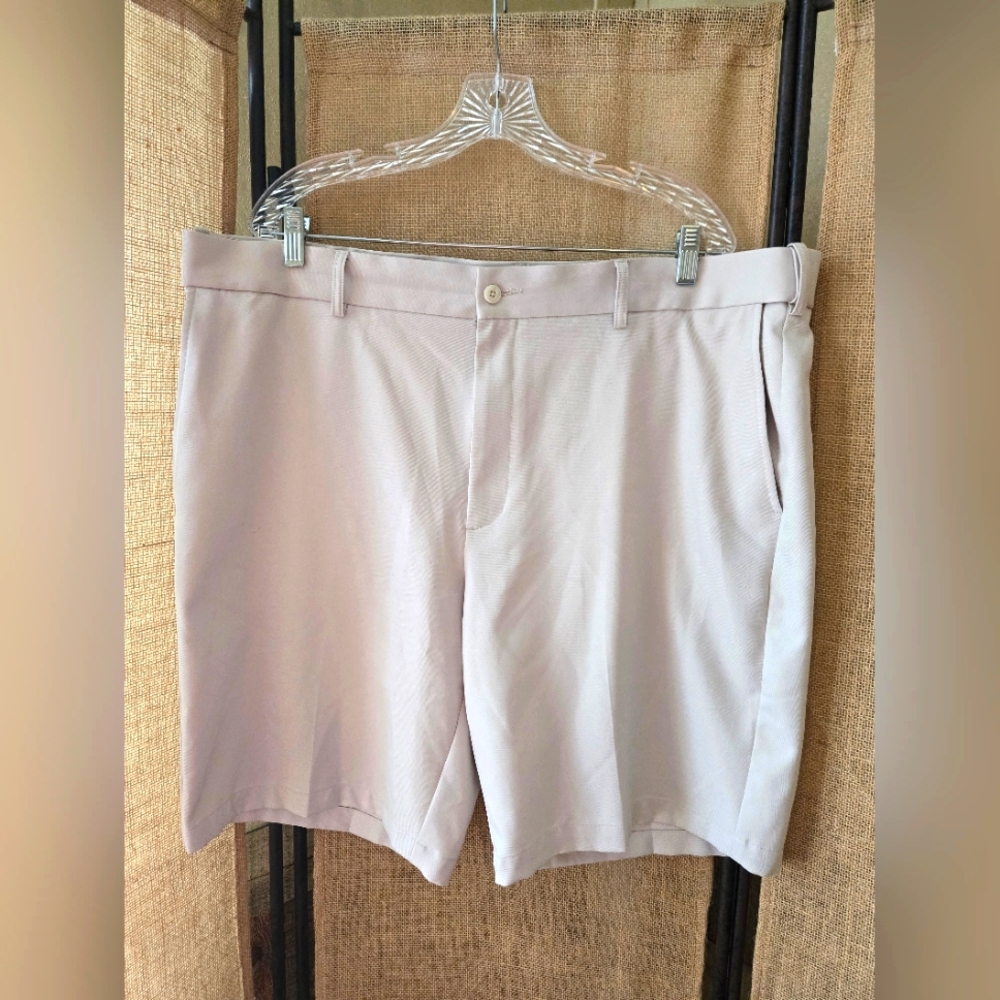 Men's PGA Tour Tan Shorts Excellent Condition Size 42 Tall